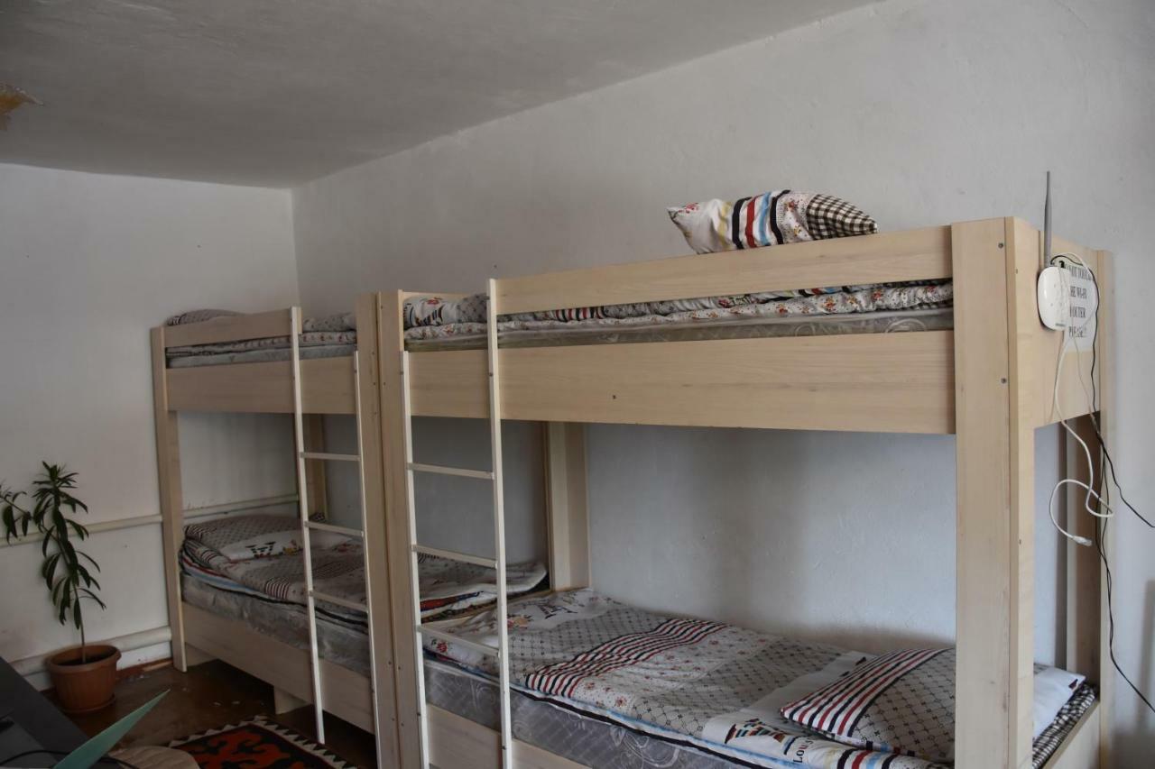 Happy Hostel In Кочкорка Экстерьер фото